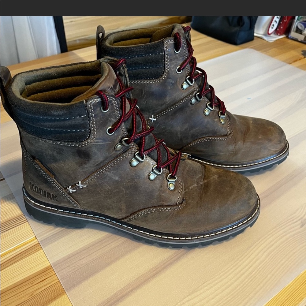 Kodiak winter work boots, size 8.5 but definitely fit like an 8.